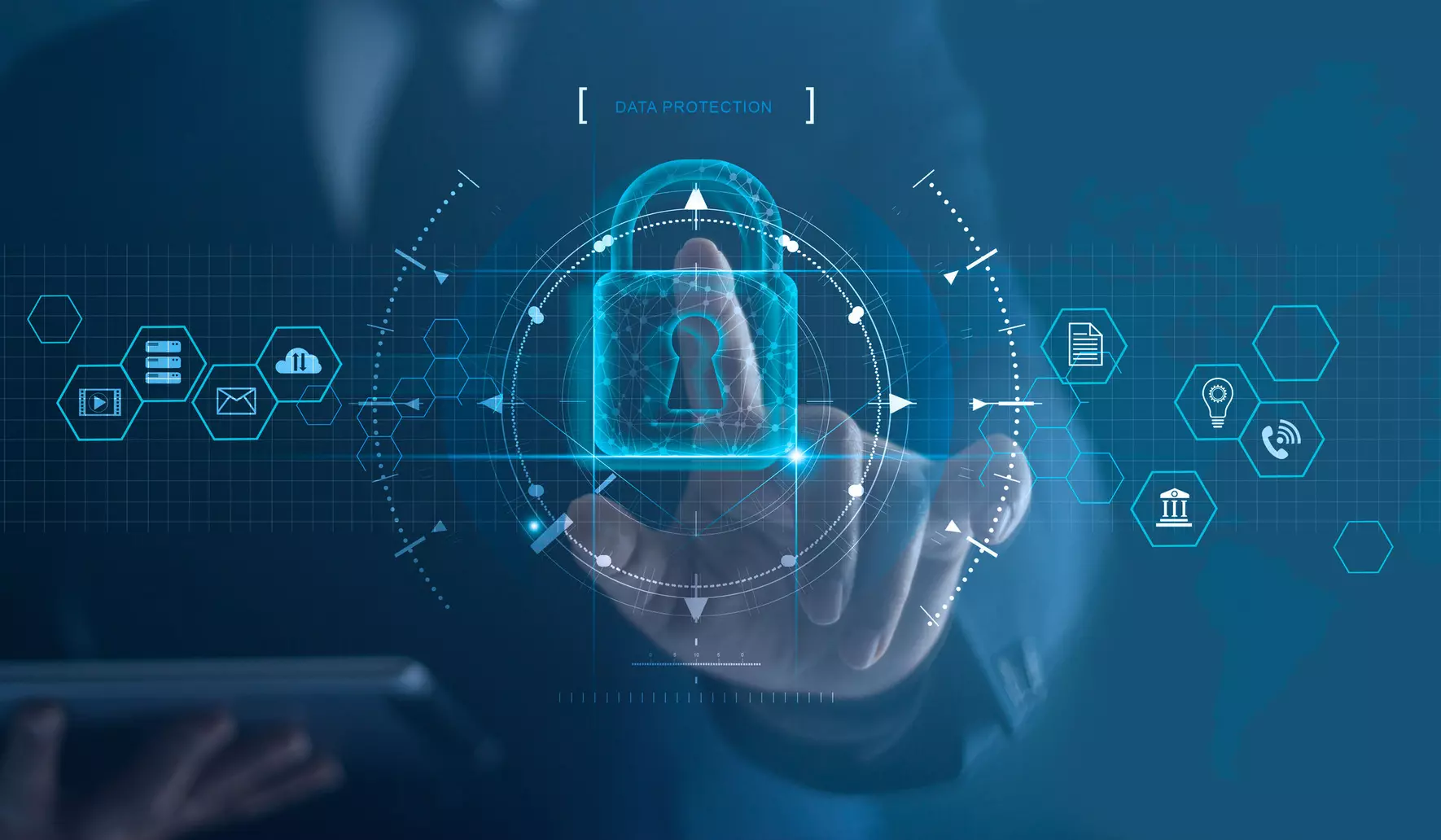 التشفير وإدارة الصلاحيات: حماية متقدمة للمعلومات